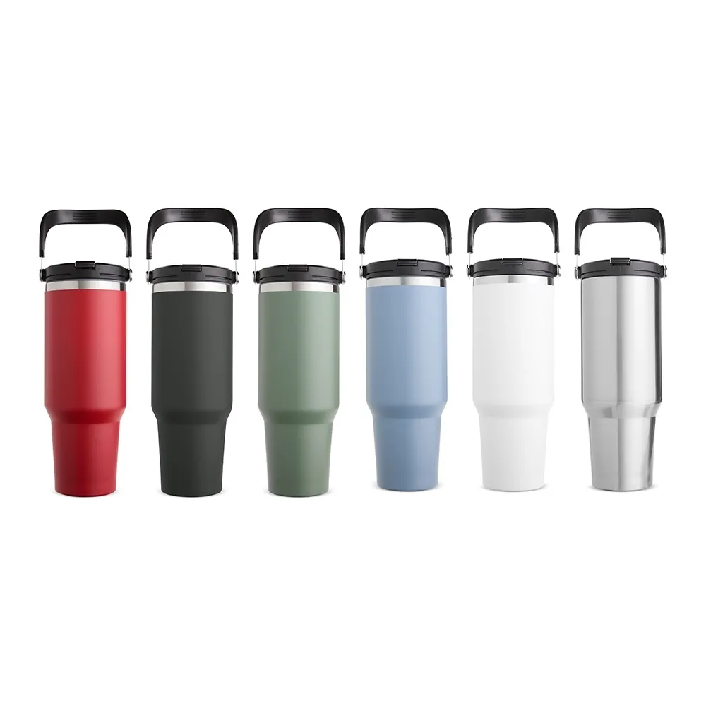 [Descrição: Copo térmico em inox com capacidade de até 1,25 litro. Possui estrutura de parede dupla e tampa plástica rosqueável com vedação a vácuo, o que permite conservar a temperatura de líquidos por mais tempo. Conta ainda com alça para transporte em inox com revestimento em plástico e canudo plástico removível.  Altura :  27,6 cm  Largura :  11,3 cm  Circunferência :  31,3 cm] 08318 Copo Térmico 1,25L