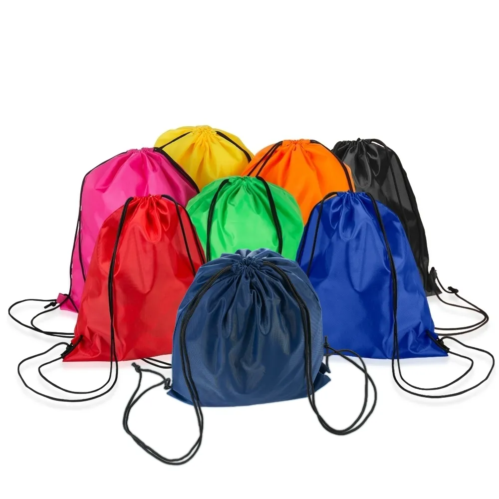[Mochila Saco Poliéster  Descrição: Mochila saco multifuncional em poliéster impermeável com cordões de nylon que servem tanto para fechamento quanto como alças de costas.  Altura :  37,5 cm  Largura :  34 cm] 02079 Mochila Saco Poliéster