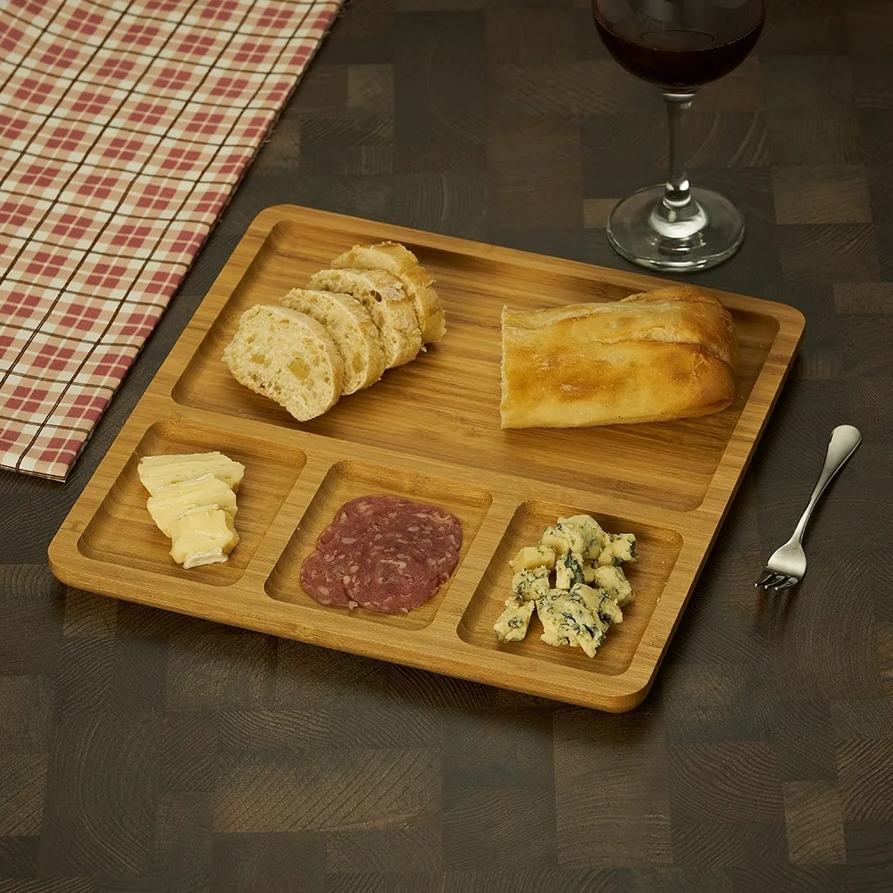 [Descrição: Petisqueira de bambu quadrada com 4 divisórias.  Largura :  28,2 cm  Espessura :  1,6 cm  Comprimento :  28,2 cm] 18669 Petisqueira Quadrada