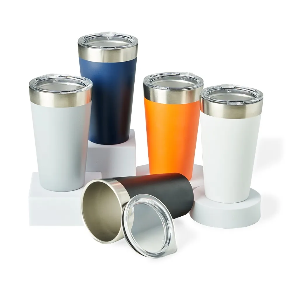 [Descrição: Copo térmico com capacidade de 473ml feito em inox com parede dupla, acompanha tampa acrílica de encaixe com bocal.  Altura :  14,9 cm  Largura :  9,4 cm  Circunferência :  27 cm] 04080B Copo térmico de inox 473ml