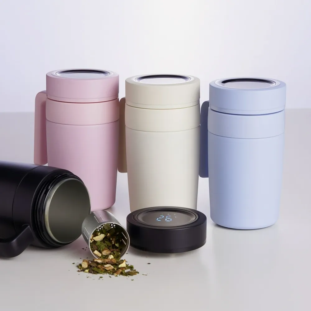 [Descrição: Caneca Térmica inox 500ml com infusor, e display LED com termômetro digital na tampa para indicar a temperatura do líquido.  Altura :  16,7 cm  Largura :  12,6 cm  Circunferência :  17,8 cm] 18641 Caneca Térmica Inox 500ml com Display LED